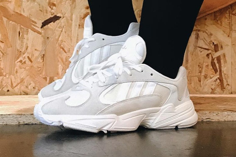 ไปชมภาพ on feet ของ adidas Yung 1 รองเท้าโมเดลยุค 90's