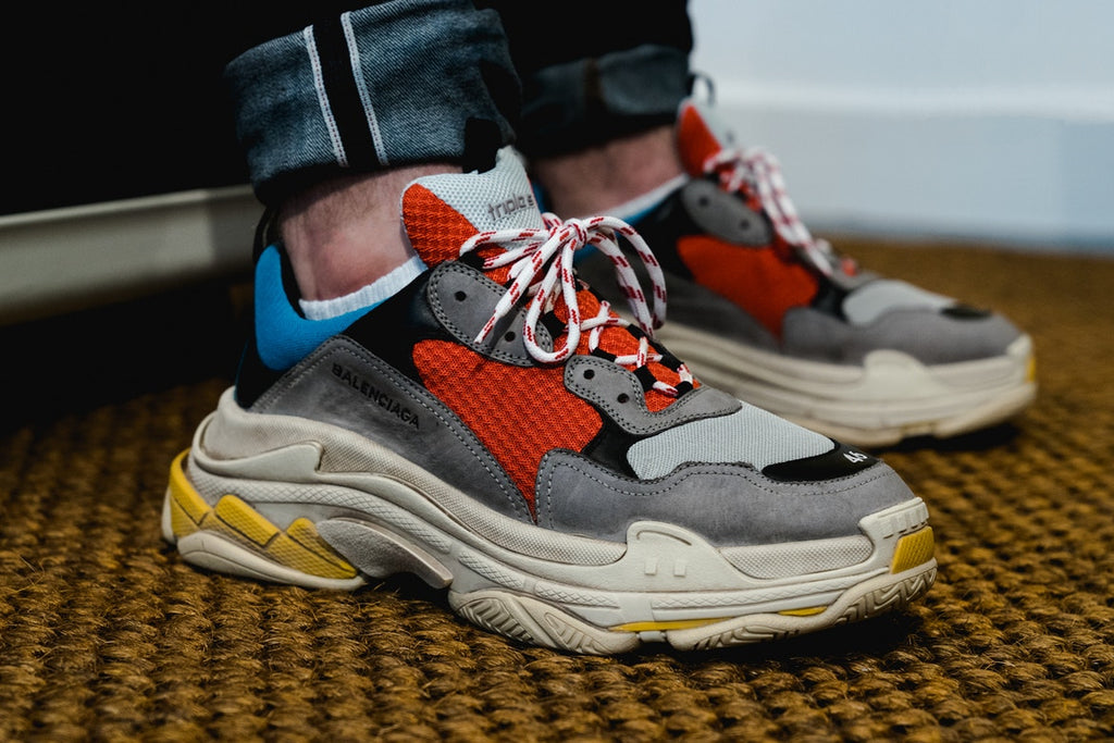 ภาพ On-Feet กับ Balenciaga’s Triple S “Grey Red Blue”