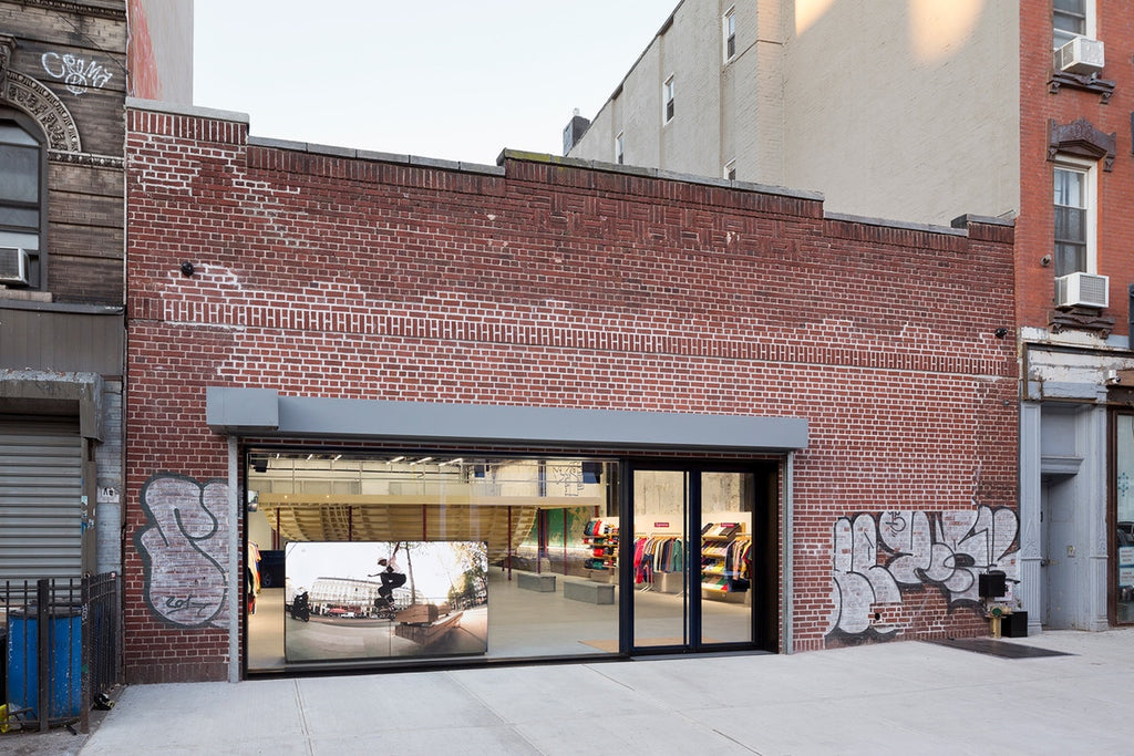 พาชม Supreme Store ใหม่ที่ Brooklyn, New York !!