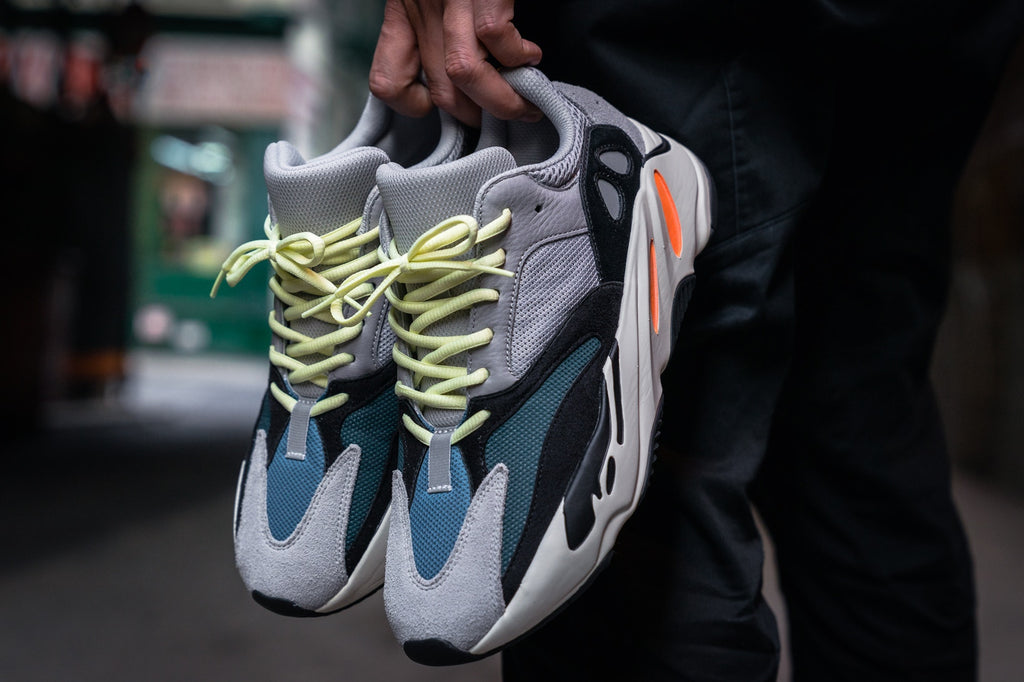 ภาพ On-Feet กับ YEEZY BOOST 700 "Wave Runner" !!