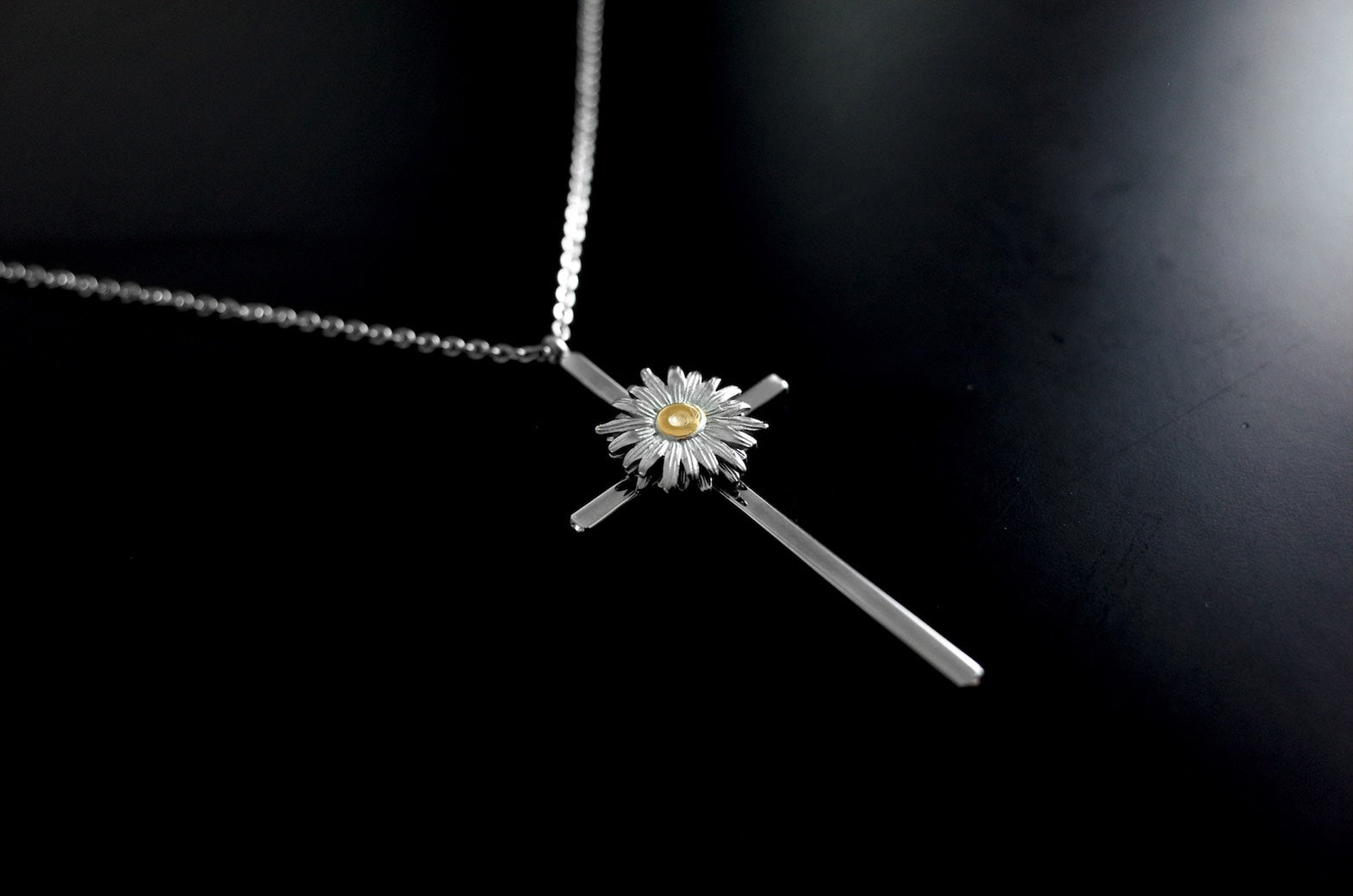 LURS Daisy Flower Cross necklace ( Silver / Black )